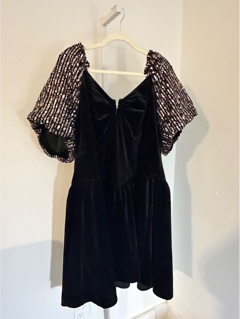NWT Skies are Blue Size 2XL Black Velvet Mini Dress with Sequin Puff Sleeves